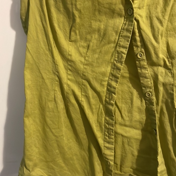 3/$15💛 🍀 Green Banana Republic top 🍀 - Picture 5 of 9